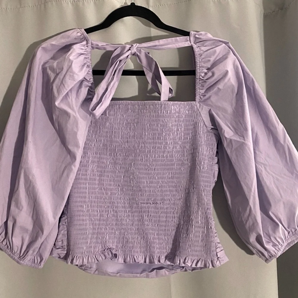 NWOT Lavender Puff Sleeve Ruched Top - Picture 4 of 4